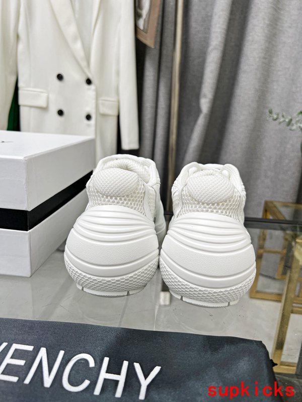 Givenchy shoes Style 021 - packaging and accessories