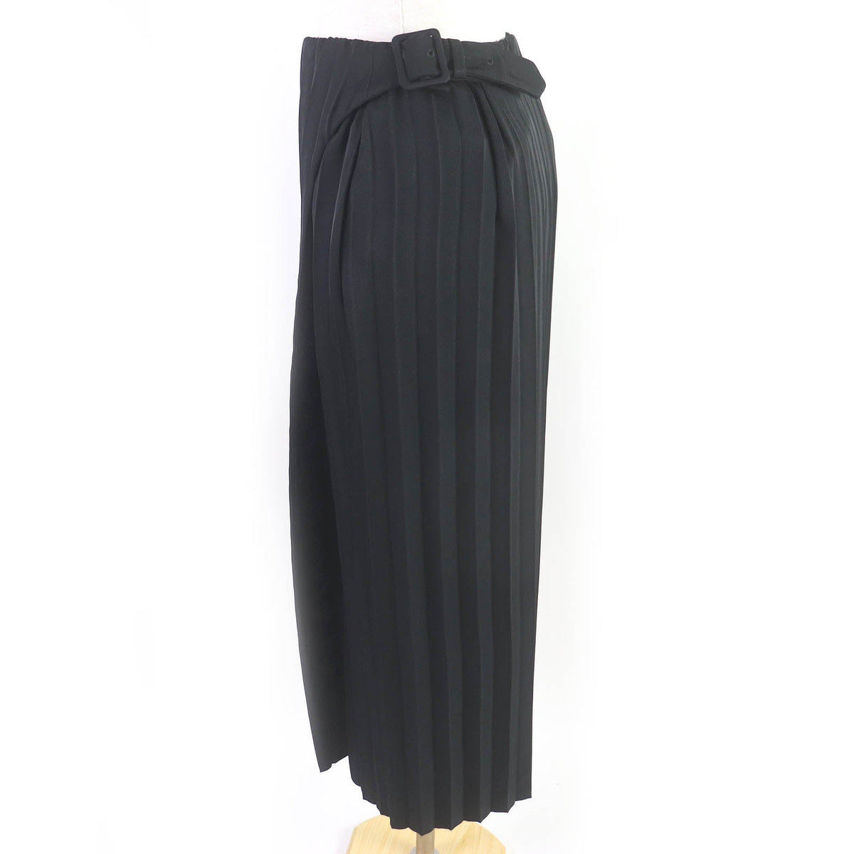 Belvontix elegant leather Luxury Item back view