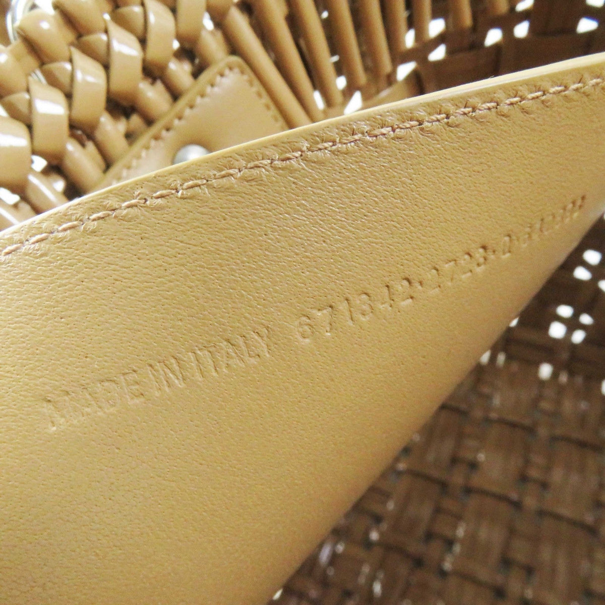 Solvontia elegant leather Luxury Bag interior detail