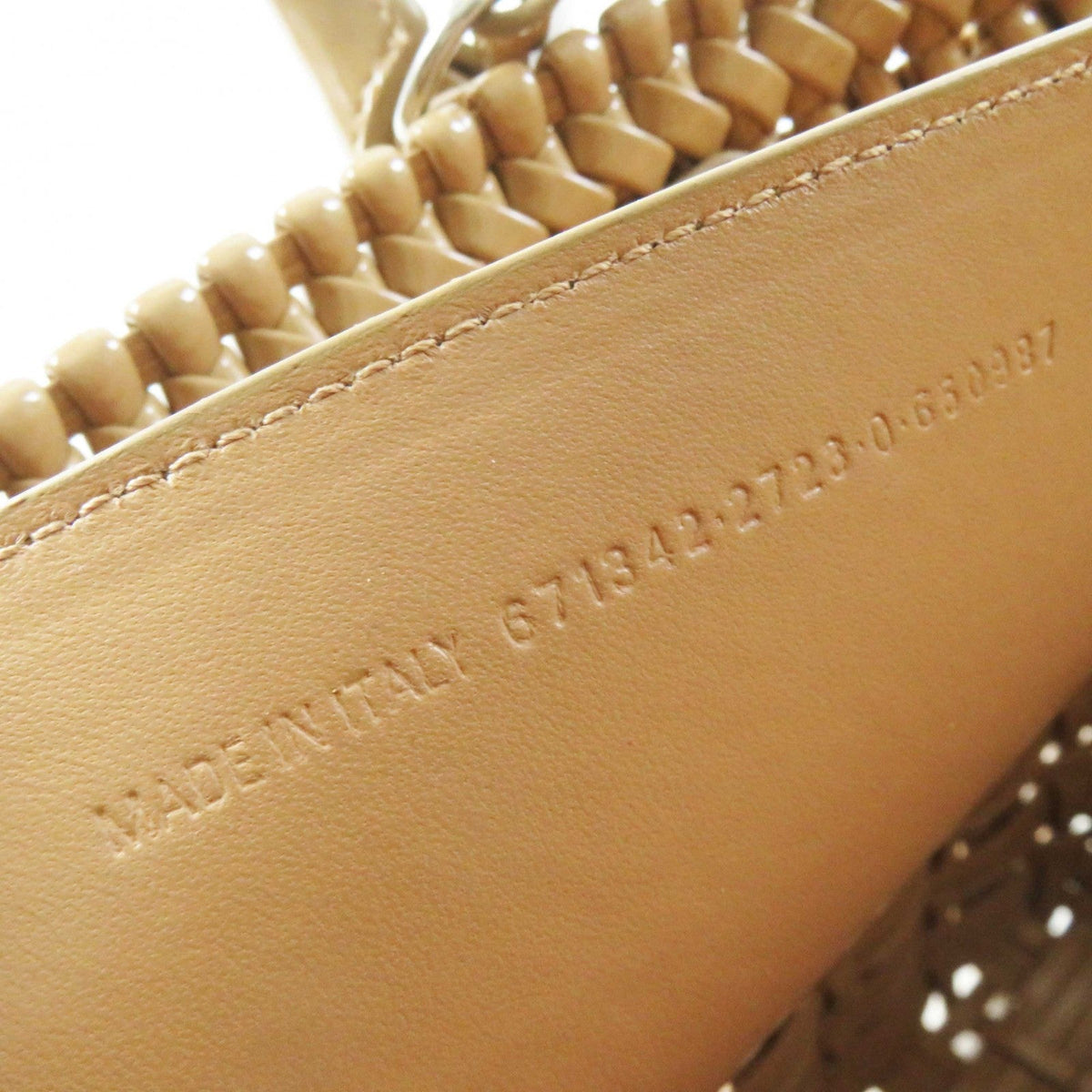 Aureventia elegant leather Luxury Bag close-up detail