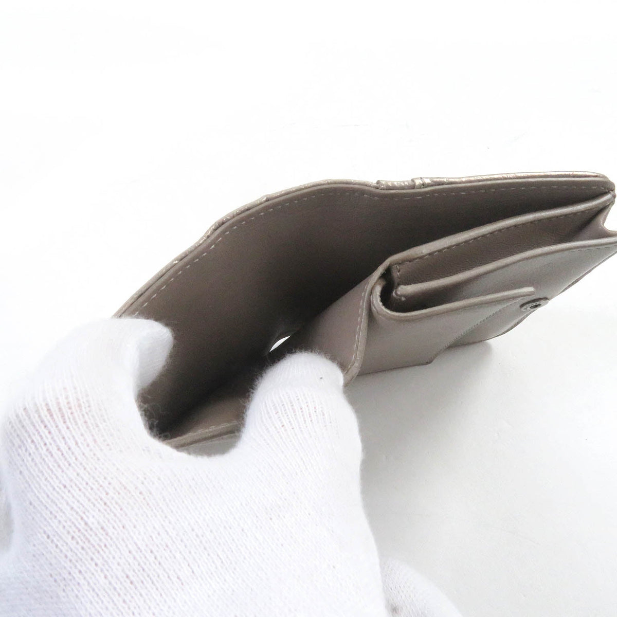 Belvontia elegant leather Luxury Item angled view