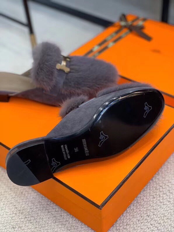 Hermès White Chelsea Boots - Toe Detail View