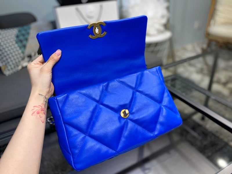 Zivas Charm Signature Style Designer Handbag (Structured Everyday Essential) – Close-Up Detail