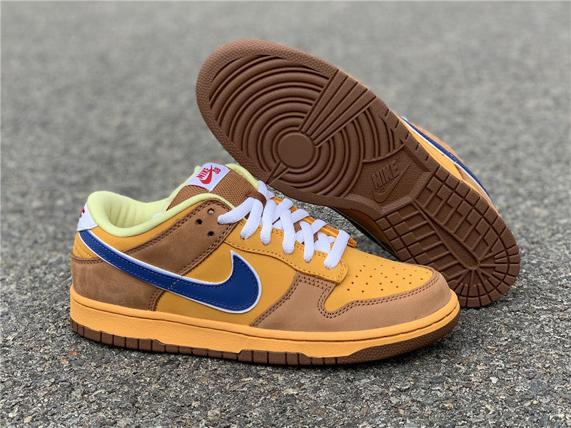 Nike Men's & Women's Iconic Street Trainers — Style 059 hardware detail