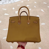  minimalist carryall bag detail view showing craftsmanship 14