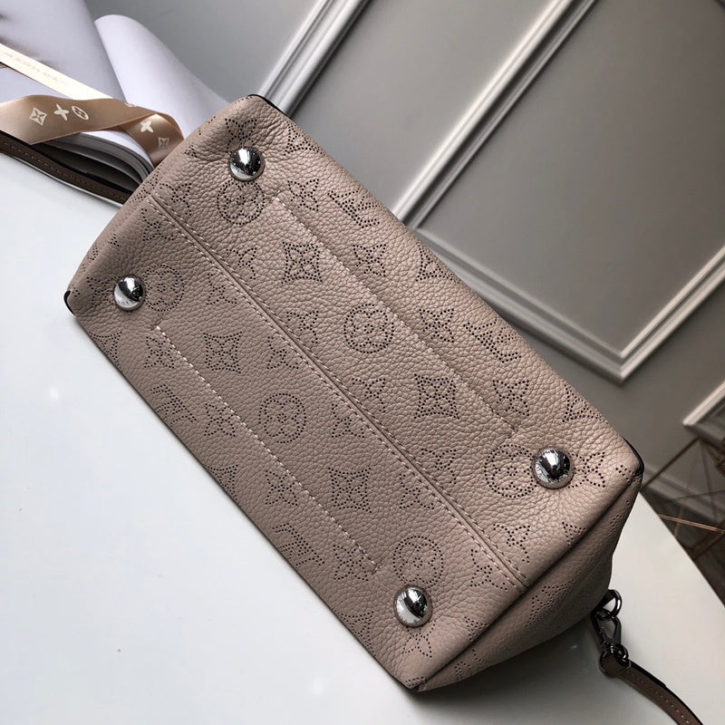Styled lifestyle shot of modern sleek women's handbag – women's everyday handbag