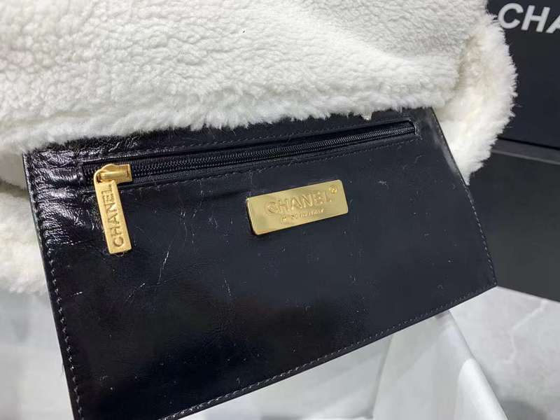 Zivas Charm Effortless Elegance Luxury Handbag (Premium Everyday Carry) – Angled View