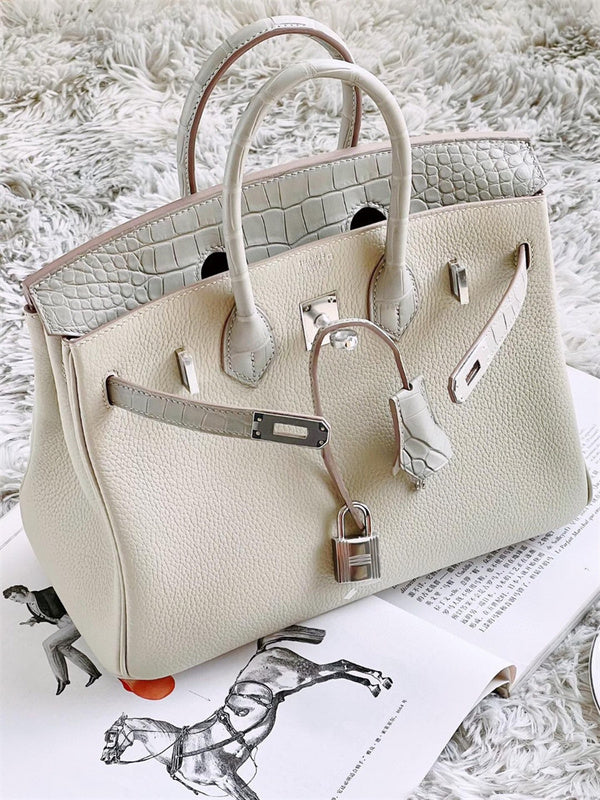  Modern carryall bag front view 7