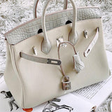  Modern carryall bag front view 7