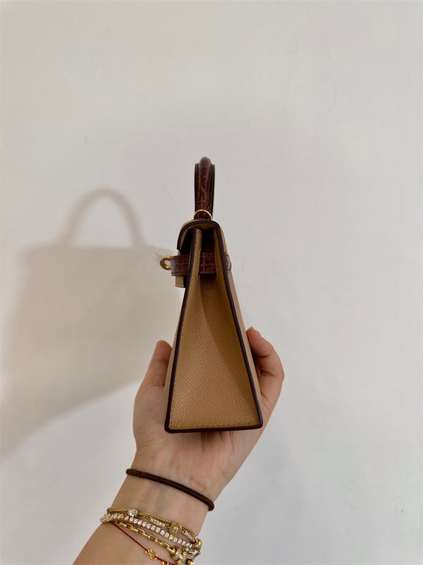  tote bag interior and compartment view