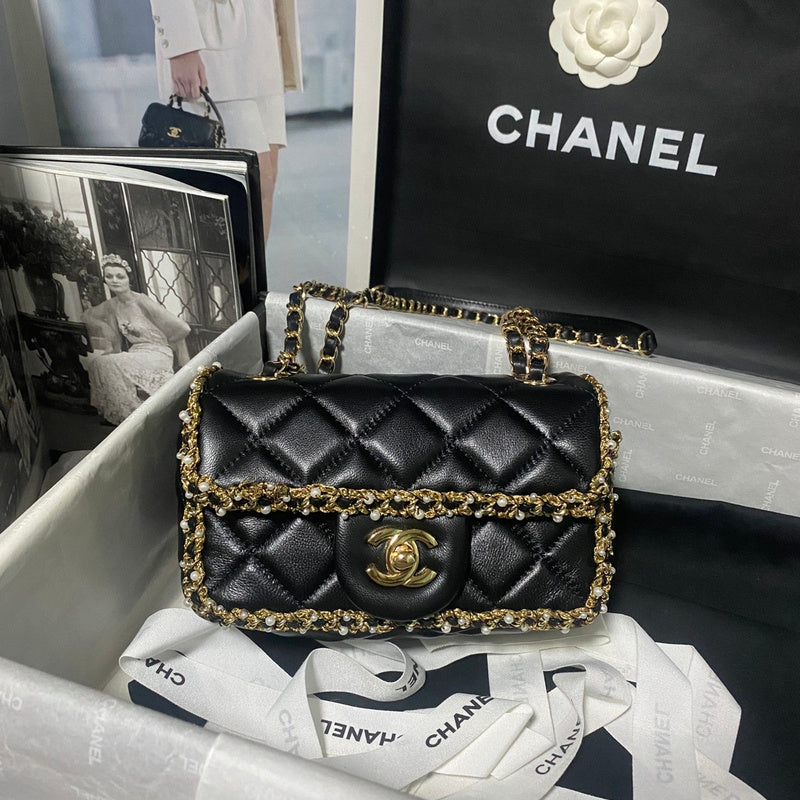 Ziva's Charm handbag – detail view (one versatile size)