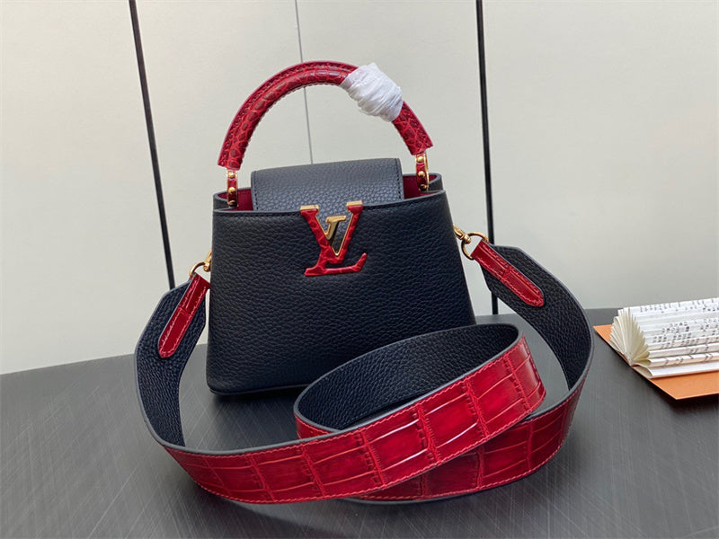  Sophisticated crossbody bag front view