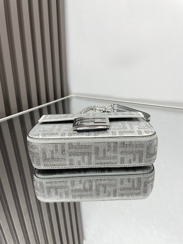 Ziva's Charm handbag – close-up view (19cm*10cm*4cm)