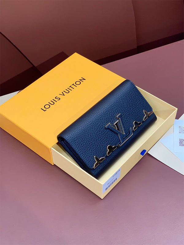  Refined top-handle bag front view