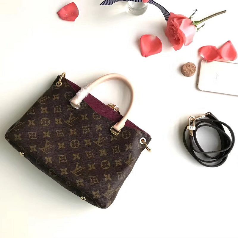 Side profile of signature everyday-luxe women's handbag – women's statement bag