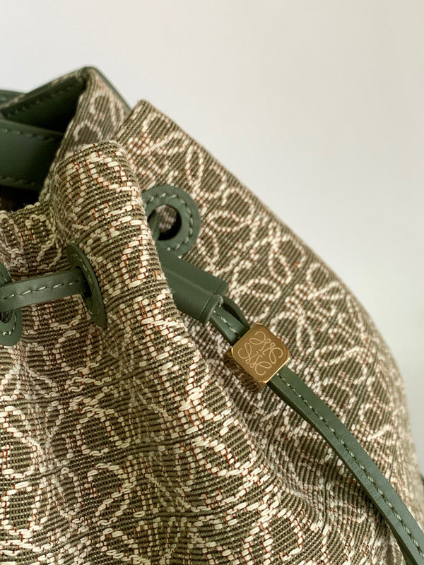 Ziva's Charm handbag – detail view (18cm*13cm*25cm)