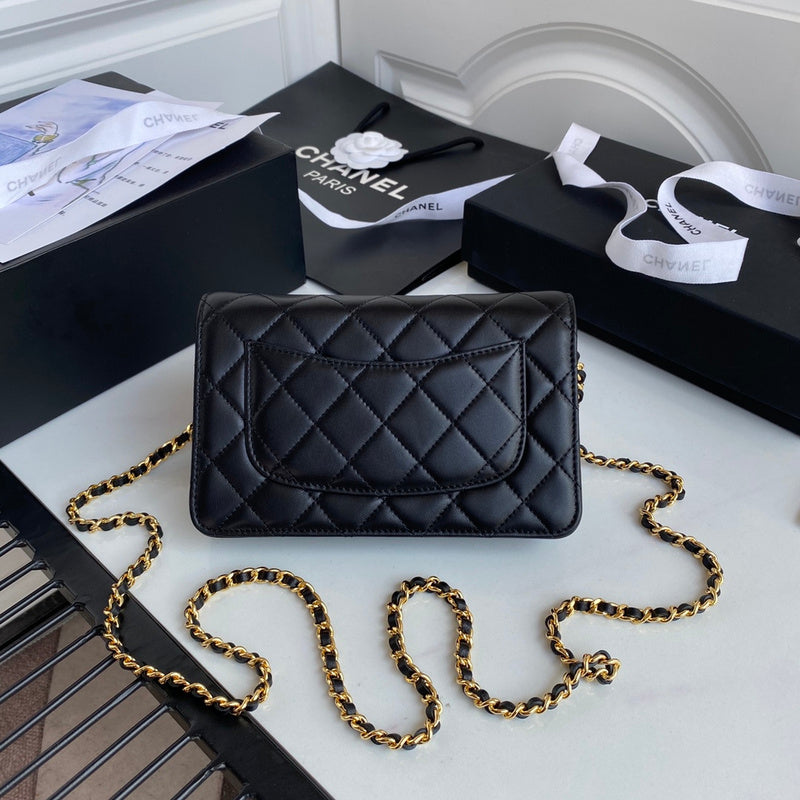 Zivas Charm Understated Luxury Fashion Handbag (Statement-Ready Design) – Close-Up Detail