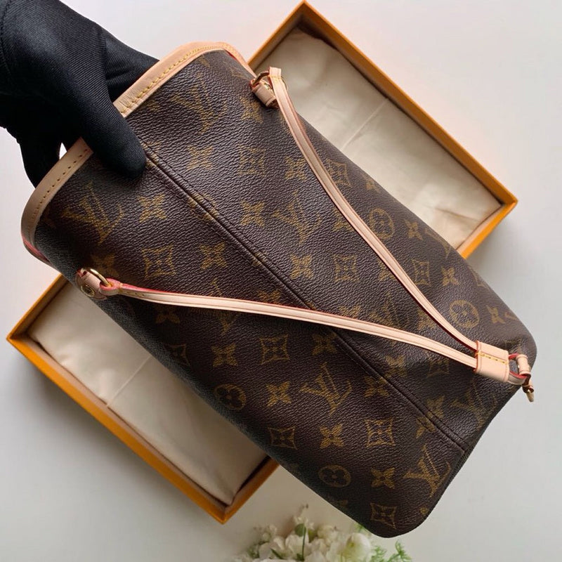 Styled lifestyle shot of polished everyday-luxe women's handbag – women's luxury accessory