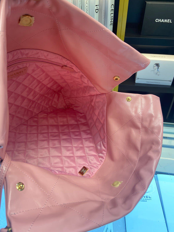  women's handbag, spacious design, view 3