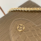  everyday structured bag detail view showing craftsmanship 26