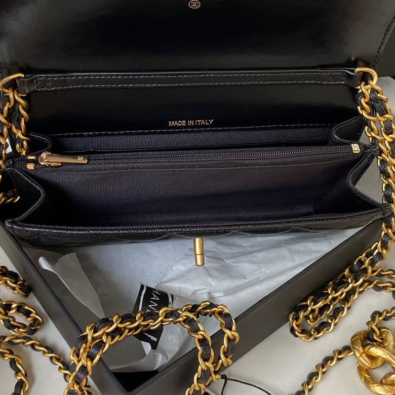 Ziva's Charm handbag – carry view (one versatile size)