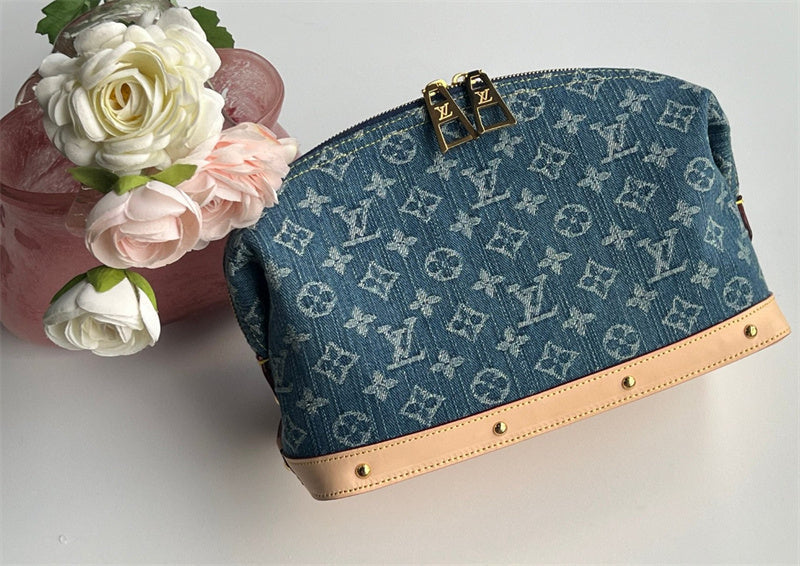 clean-lined crossbody bag styled with outfit 18
