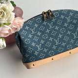  clean-lined crossbody bag styled with outfit 18