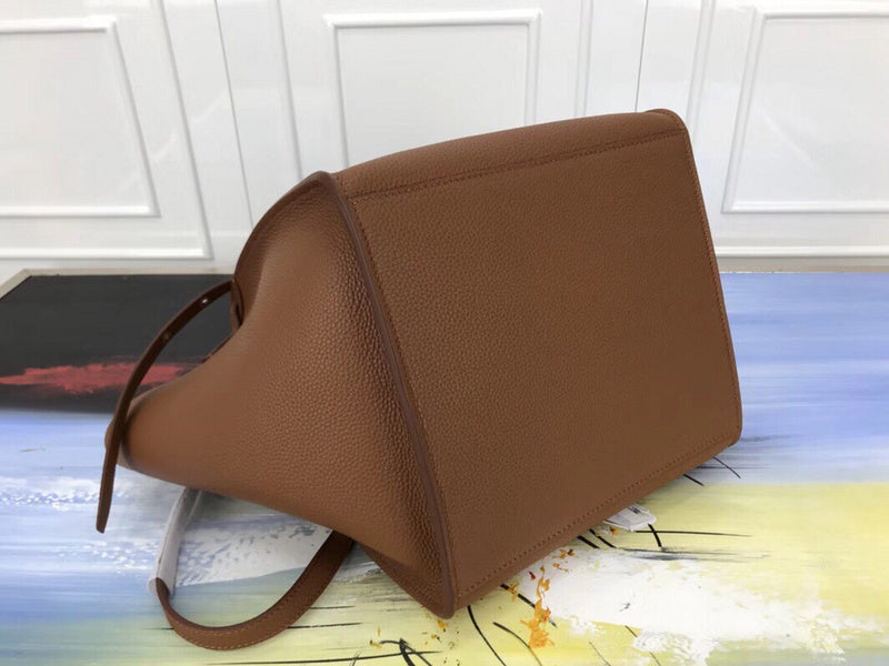 Handle and strap detail of chic statement women's handbag – women's statement bag