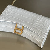 Zivas Charm Modern Minimalist Look Statement Handbag (Effortless Style Upgrade) – Detail View