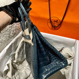 Interior view of effortless premium bag