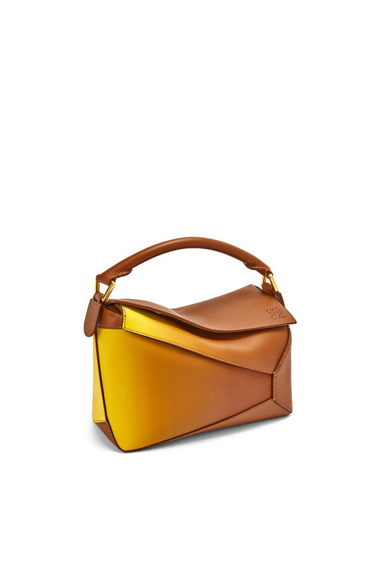 Ziva's Charm handbag – detail view (24cm*10.5cm*16cm)