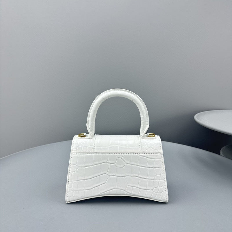 Zivas Charm Sleek Silhouette Fashion Handbag (Polished Everyday Piece) – Full Silhouette