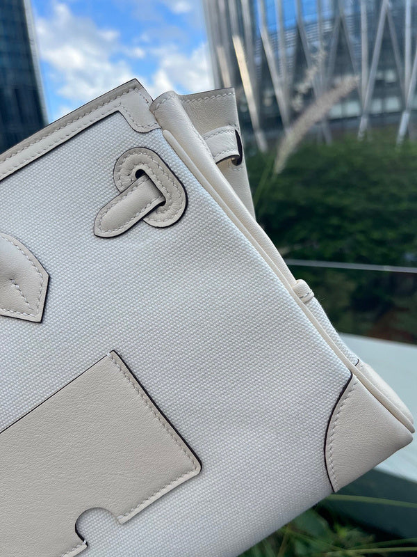 Balanced handbag styled for everyday wear