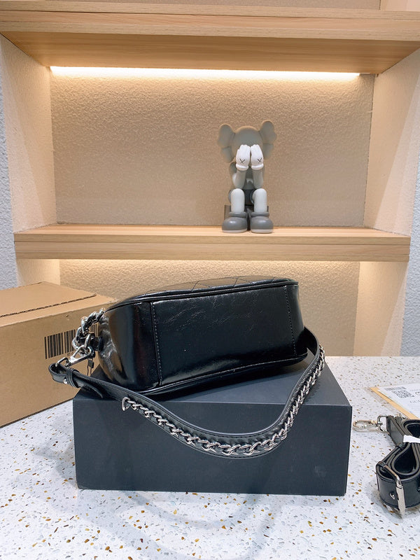 Ziva's Charm handbag – back view (one versatile size)