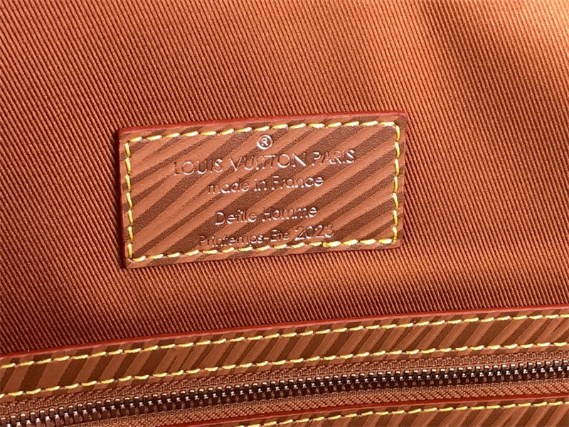  understated carryall bag detail view showing craftsmanship