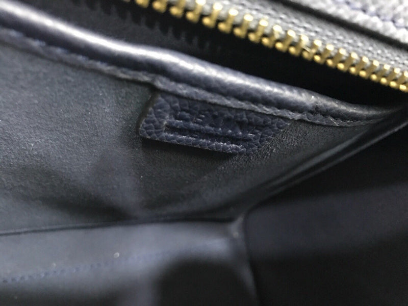 Handle and strap detail of signature premium women's handbag – women's everyday handbag
