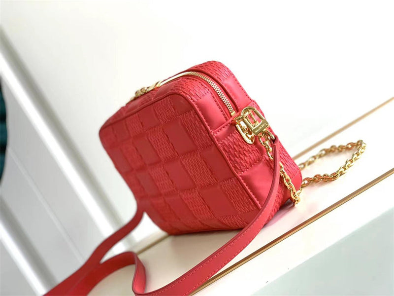  clean-lined everyday bag detail view showing craftsmanship 26