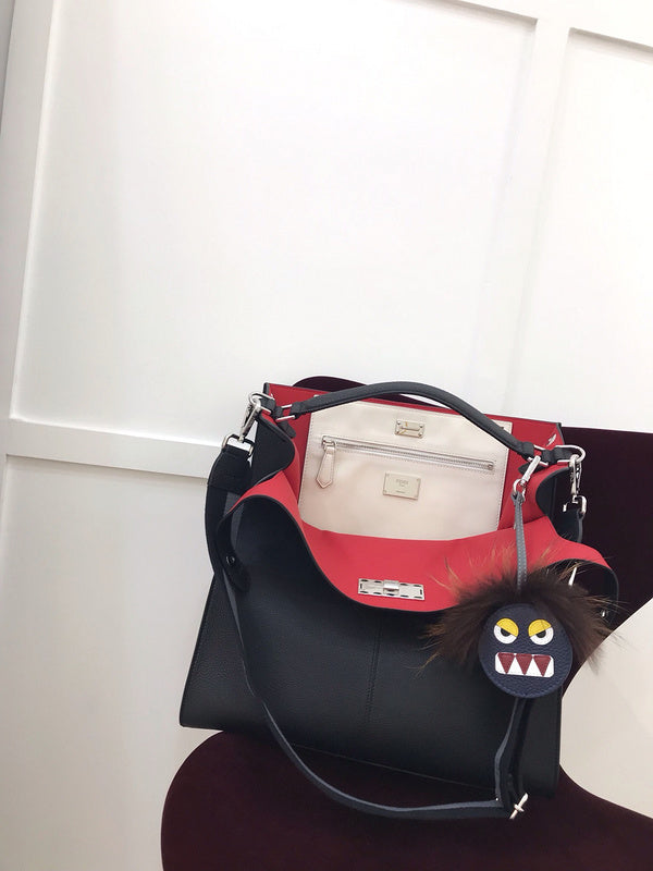 Ziva's Charm handbag – detail view (Standard Size)