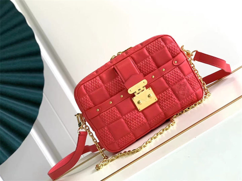  clean-lined everyday bag styled with outfit 24
