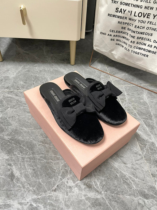 Three-quarter angle view of Miu Miu luxury piece style No.088