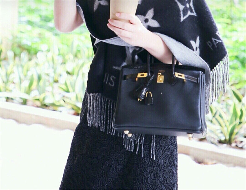  shoulder bag interior and compartment view