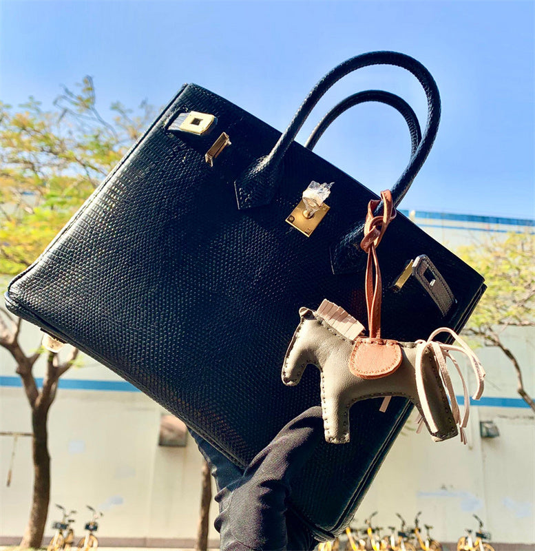  modern carryall bag detail view showing craftsmanship 14