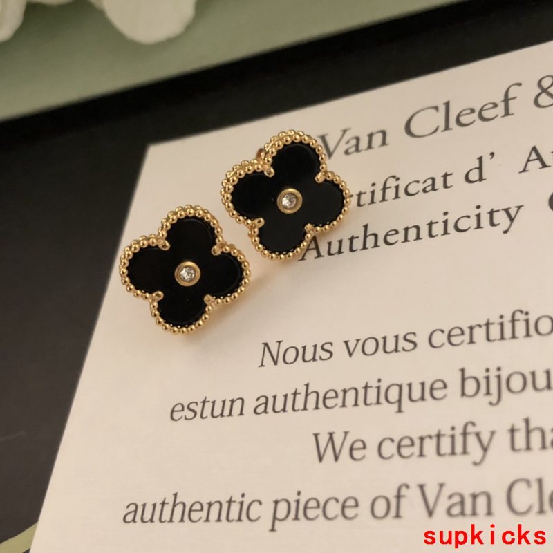 Close-up detail view of Van Cleef & Arpels unisex jewelry piece