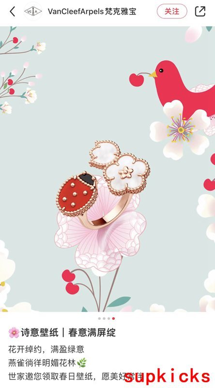 Angled view of Van Cleef & Arpels unisex jewelry piece