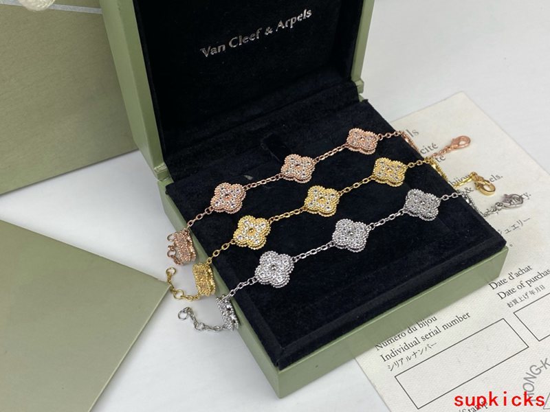 Close-up detail view of Van Cleef & Arpels unisex jewelry piece