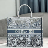 Close-up detail of structured chic women's handbag – women's premium purse