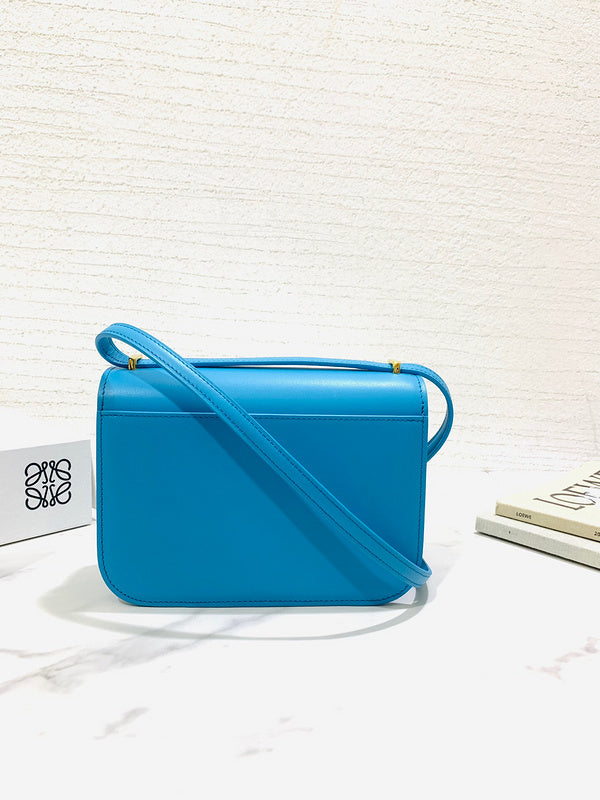 Ziva's Charm handbag – full view (19cm*6cm*13.5cm)