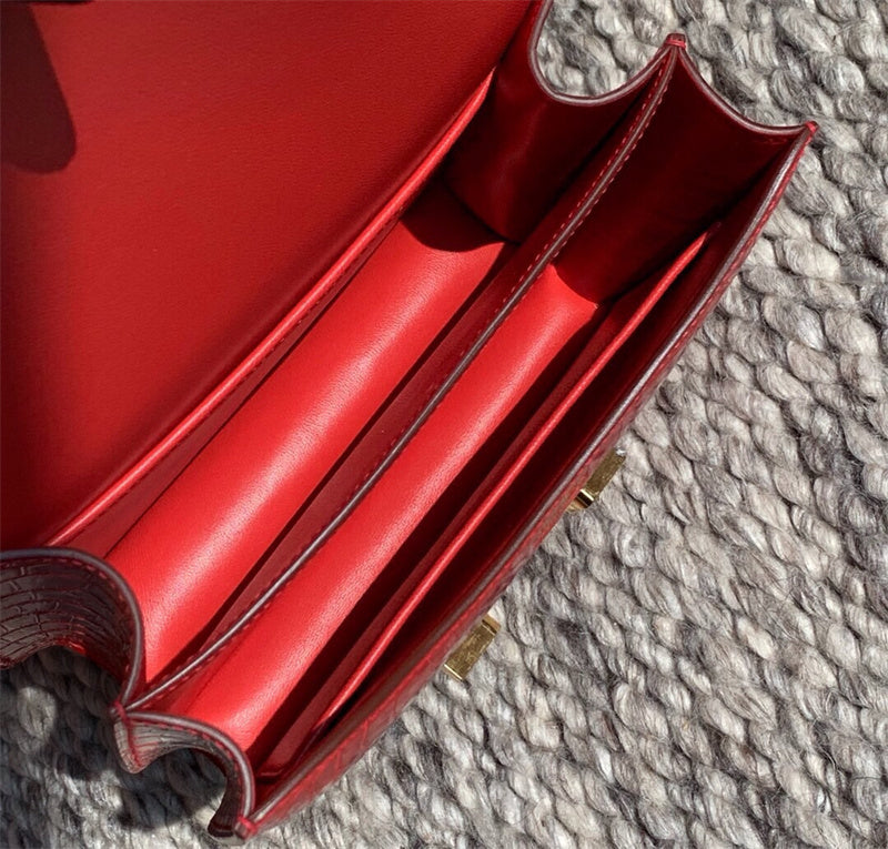 Versatile handbag styled for everyday wear