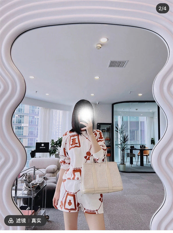  sleek everyday bag styled with outfit 18