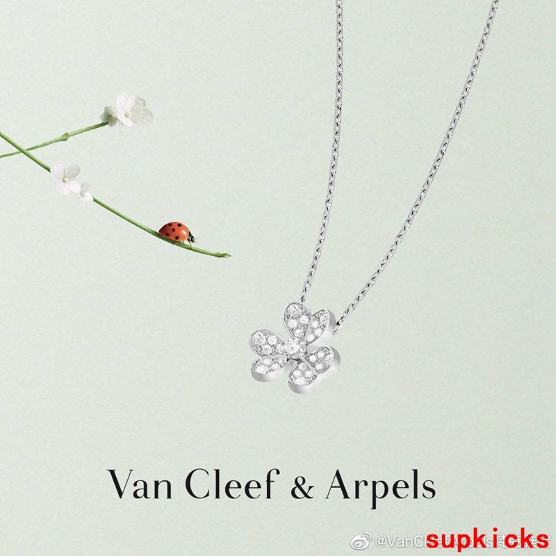 Front view of Van Cleef & Arpels unisex jewelry piece